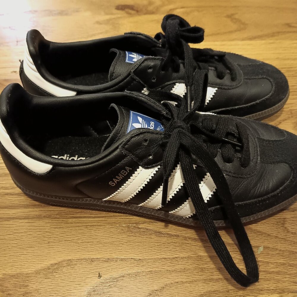 Adidas Samba shoes - like new!